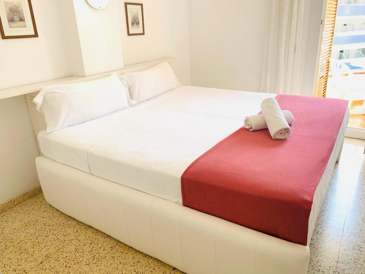 Eva Aparthotel Lloret de Mar Esterno foto