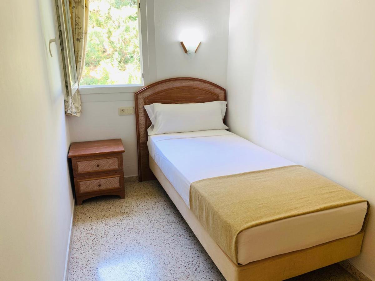 Eva Aparthotel Lloret de Mar Esterno foto