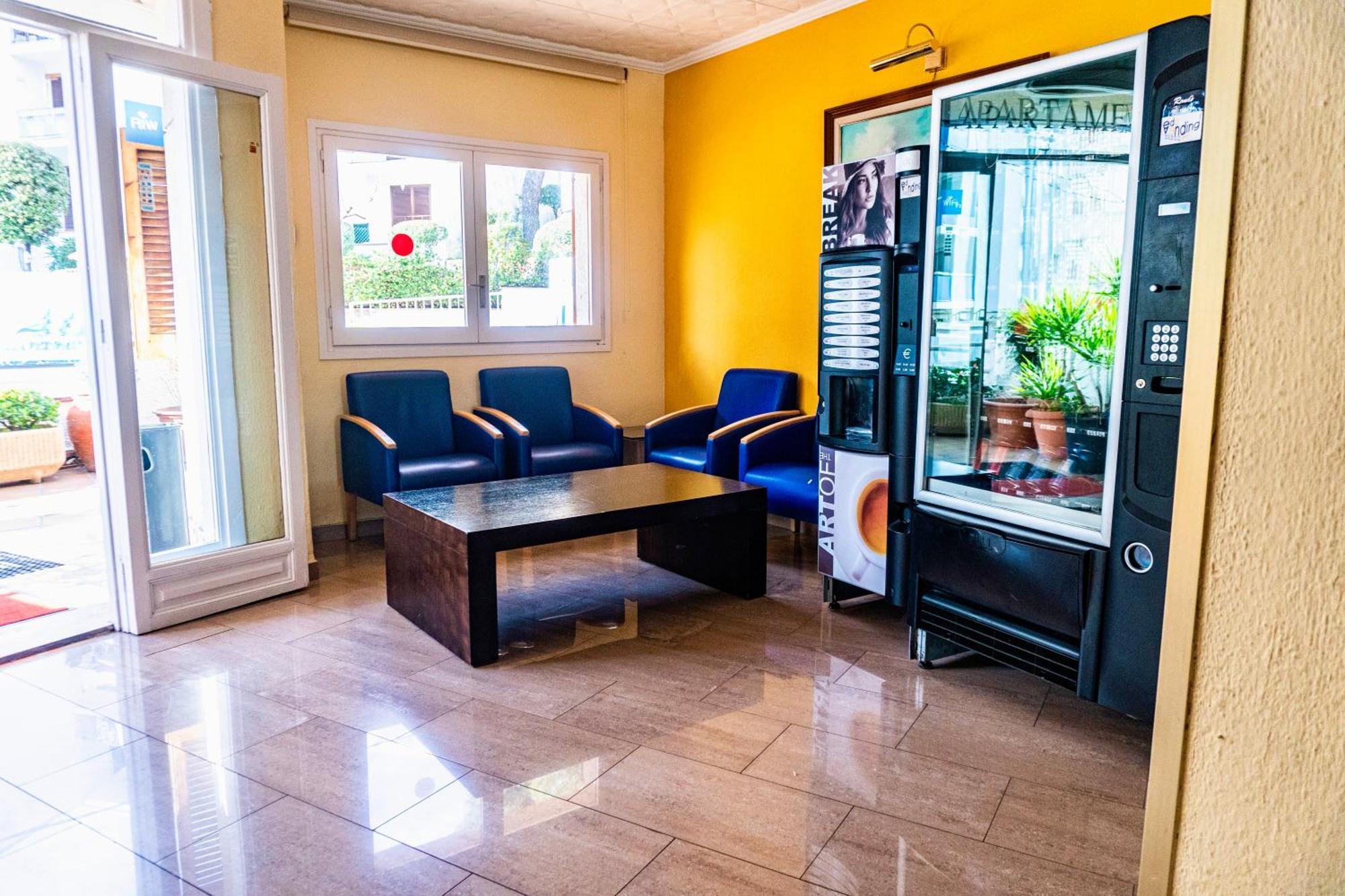 Eva Aparthotel Lloret de Mar Esterno foto
